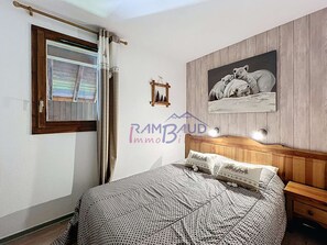 3 camere