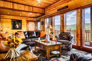 Smart TV, caminetto, videogiochi