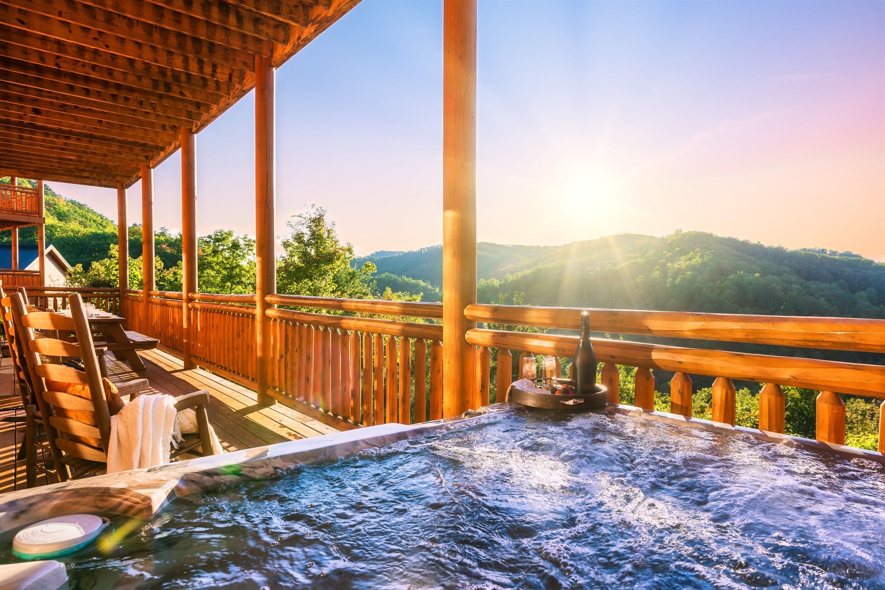 Banyera d'hidromassatge a l'aire lliure