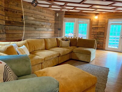 Lakefront Fun! Cabin With Huge Dock on the Lake, Pet Friendly, No cleaning fee!