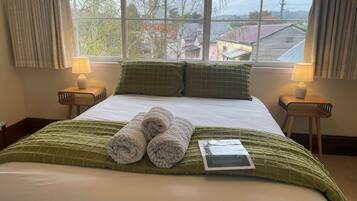 Laptop workspace, iron/ironing board, free WiFi, bed sheets