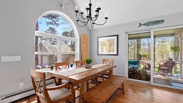 House, Multiple Beds (Hamptons Haven) | Dining
