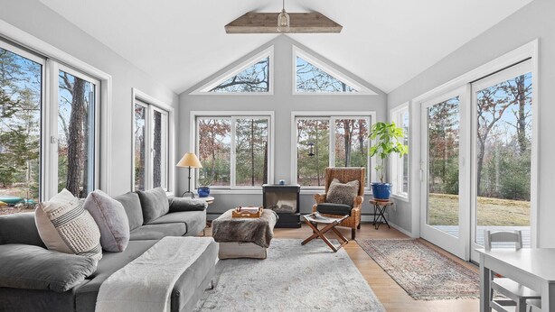 Unclassified image, 1 of 16, button - Hamptons Haven (East Hampton)