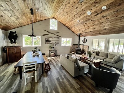 All-Season Modern Cottage on Red Lake - 45 min from Green Bay