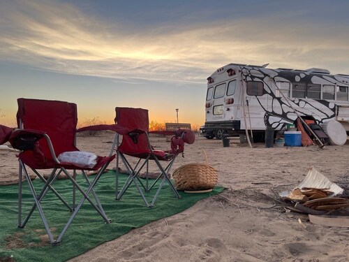 Unique Tiny House, Artistic Desert Sanctuary (Pet-Friendly)