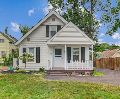 Cozy Chalet Bungalow in West Park - Cleveland