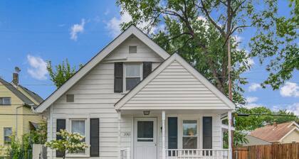 Cozy Chalet Bungalow in West Park - Cleveland