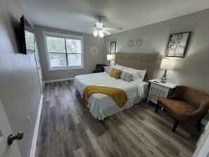 2 bedrooms, iron/ironing board, free WiFi, bed sheets