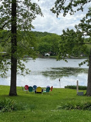 Property grounds - Relax at Grandma’s house with a screened in porch overlooking a private lake! (Warsaw)