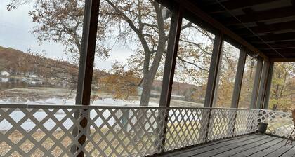 Relax at Grandma’s house with a screened in porch overlooking a private lake!