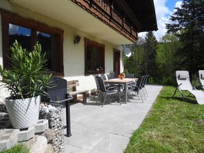 Outdoor dining - Wonderful private villa for 9 guests with WIFI, TV, terrace, pets allowed and panoramic view (Bischofshofen)