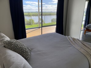 4 makuuhuonetta, silitysrauta/-lauta, Wi-Fi, vuodevaatteet