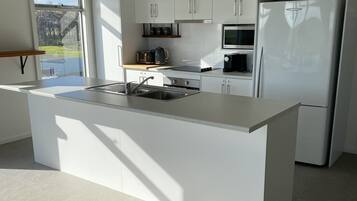 Réfrigérateur, micro-ondes, four, lave-vaisselle