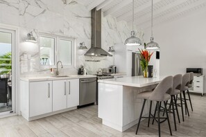 Kühlschrank, Ofen, Herdplatte, Geschirrspüler