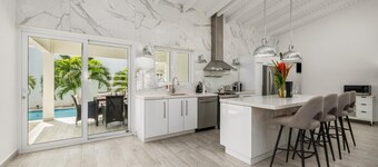 NEW 5BR Villa w/ PrivatePool 3min to Eagle Beach