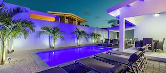 NEW 5BR Villa w/ PrivatePool 3min to Eagle Beach
