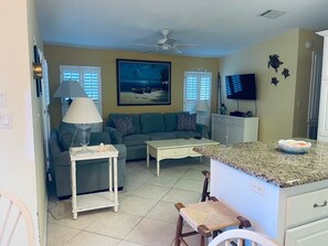 TV - Cozy vacation home (Jensen Beach)