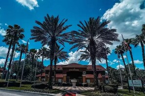 Exterior - 5 miles to Disney/Private pool/great for family (Kissimmee)