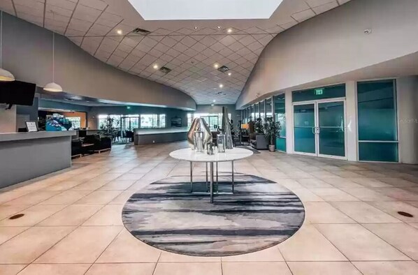 Lobby - 5 miles to Disney/Private pool/great for family (Kissimmee)