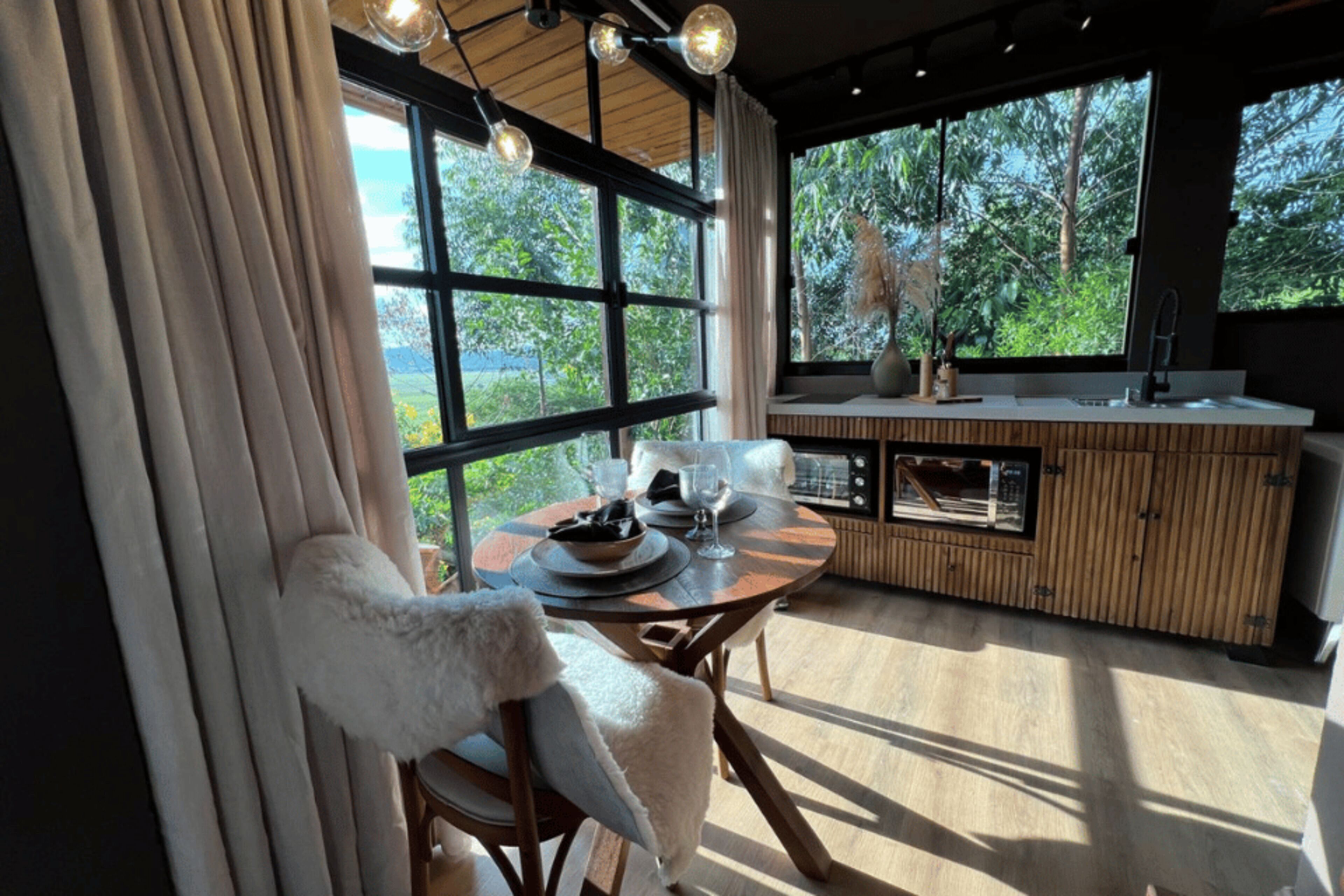 Elite Cabin | Individually decorated, individually furnished, free WiFi, bed sheets