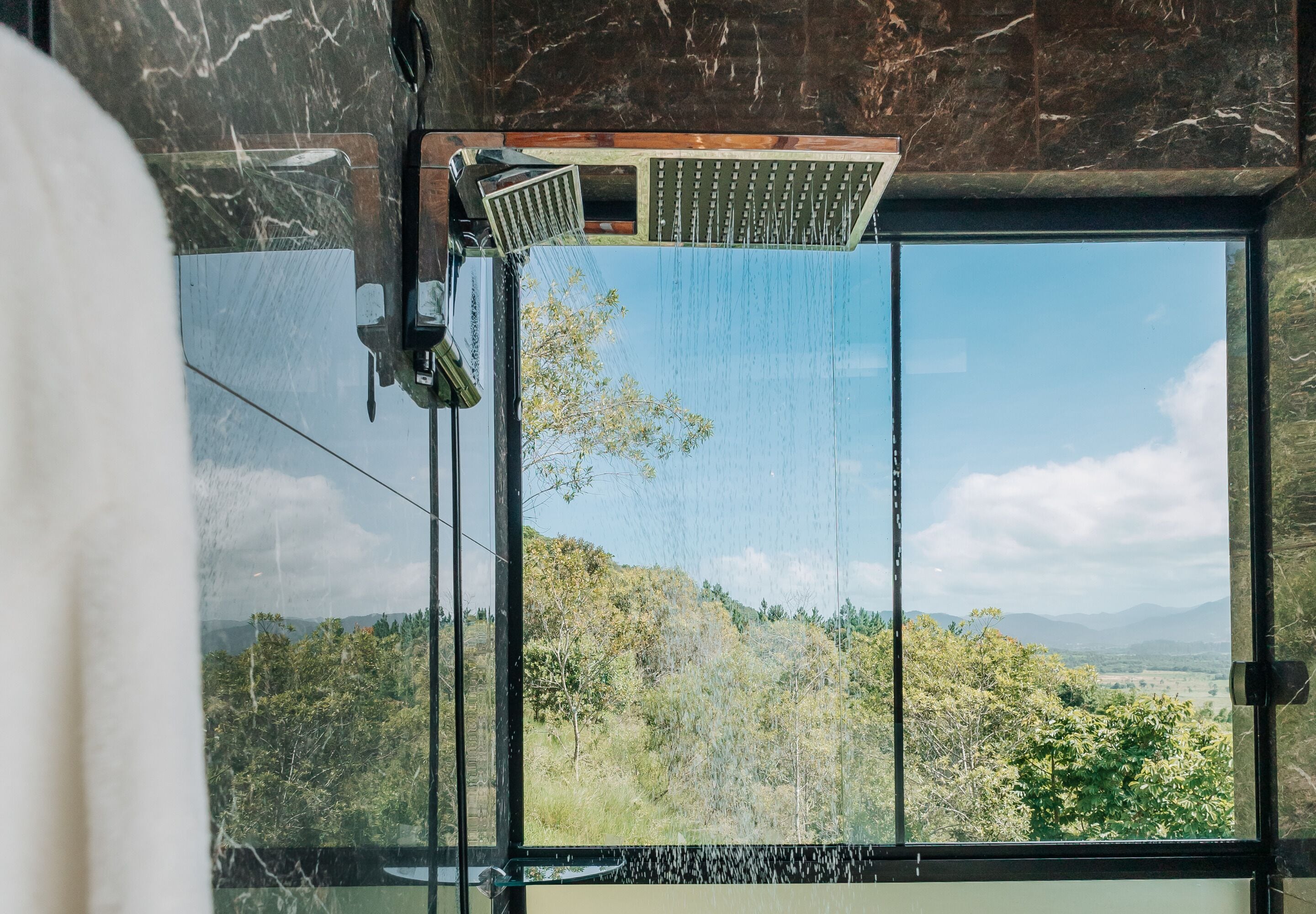 Premium Cabin | Bathroom shower