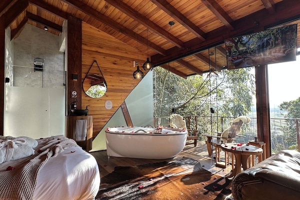 Deluxe Cabin | Individually decorated, individually furnished, free WiFi, bed sheets