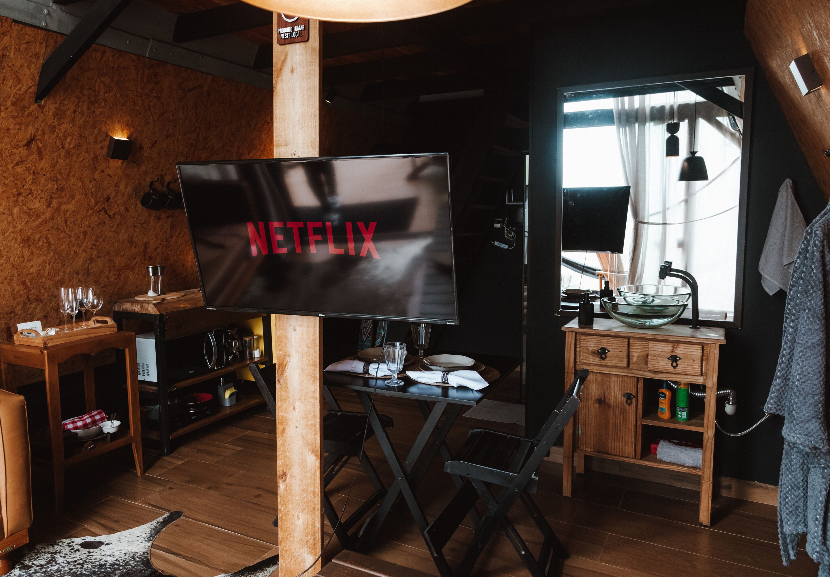 Stuga Classic | Vardagsrum | 40-tums smart-tv med digitalkanaler, tv och Netflix