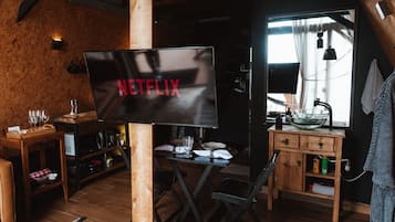Stuga Classic | Vardagsrum | 40-tums smart-tv med digitalkanaler, tv och Netflix