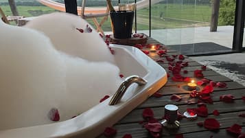 Cabana Colina | Jetted bathtub