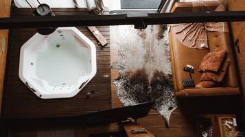 Private spa tub