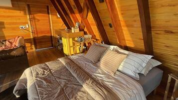 Deluxe Cabin, 1 Queen Bed, Mountain View | Free WiFi