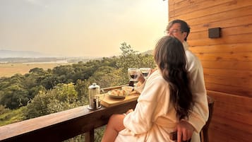 Luxury Cabin | Individually decorated, individually furnished, free WiFi, bed sheets