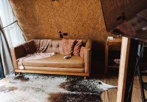 經典小屋 | 客廳 | 40-吋智慧型電視、數位頻道、電視、Netflix