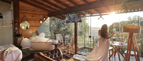 Decoración personalizada, muebles diferentes y wifi gratis