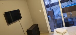 2 habitaciones, tabla de planchar con plancha, wifi y ropa de cama