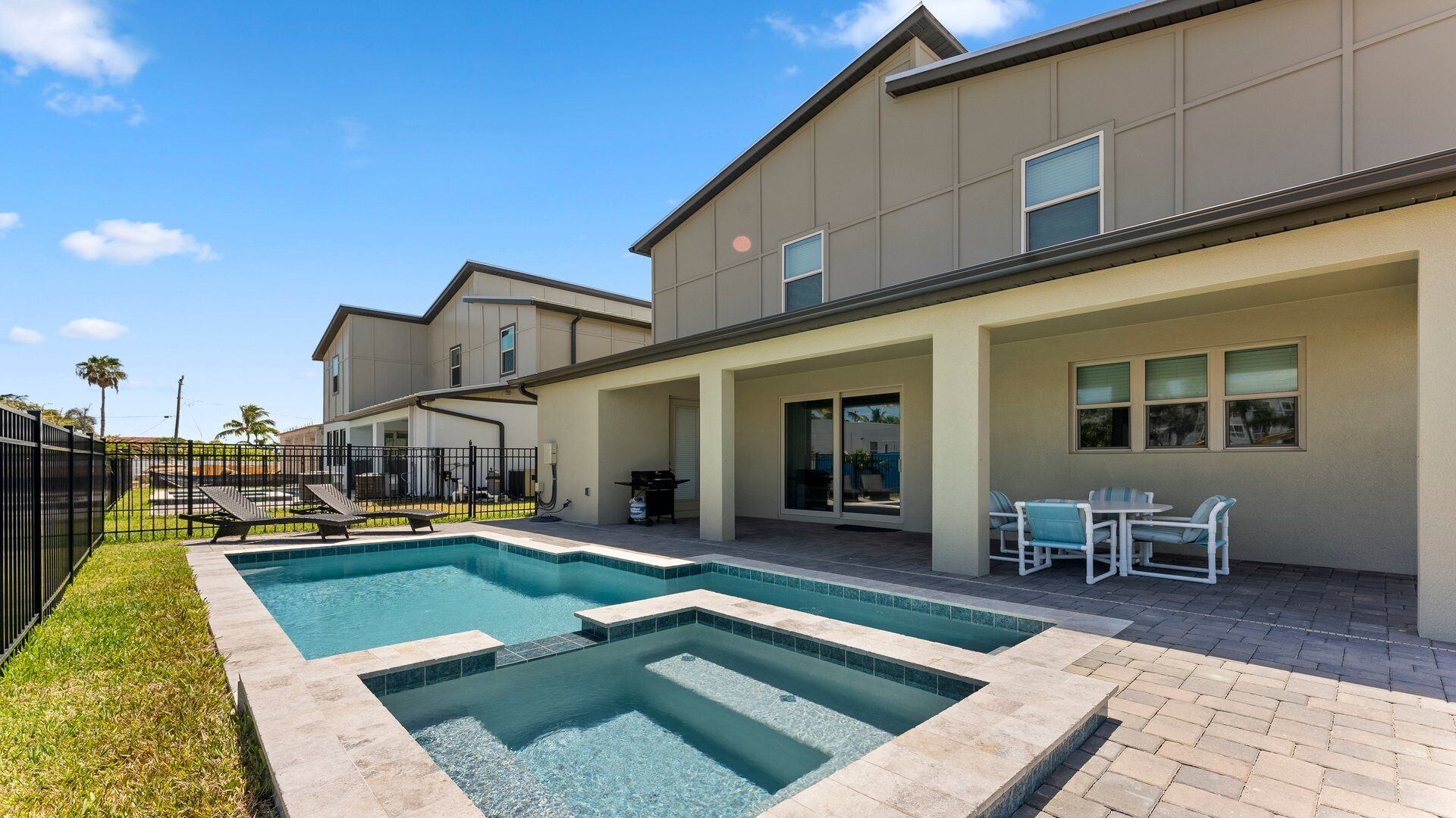 NEW Melbourne Beach House w/Private Pool, BBQ & Hot Tub - walk to Ocean!