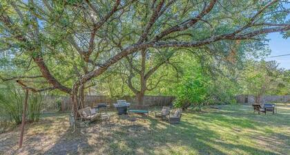 Golden Cottage ~ .5 mile to A&M