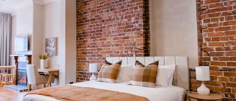 Premier suite, 1 kingsize bed met slaapbank, balkon | 1 slaapkamer, luxe beddengoed, individueel gedecoreerd