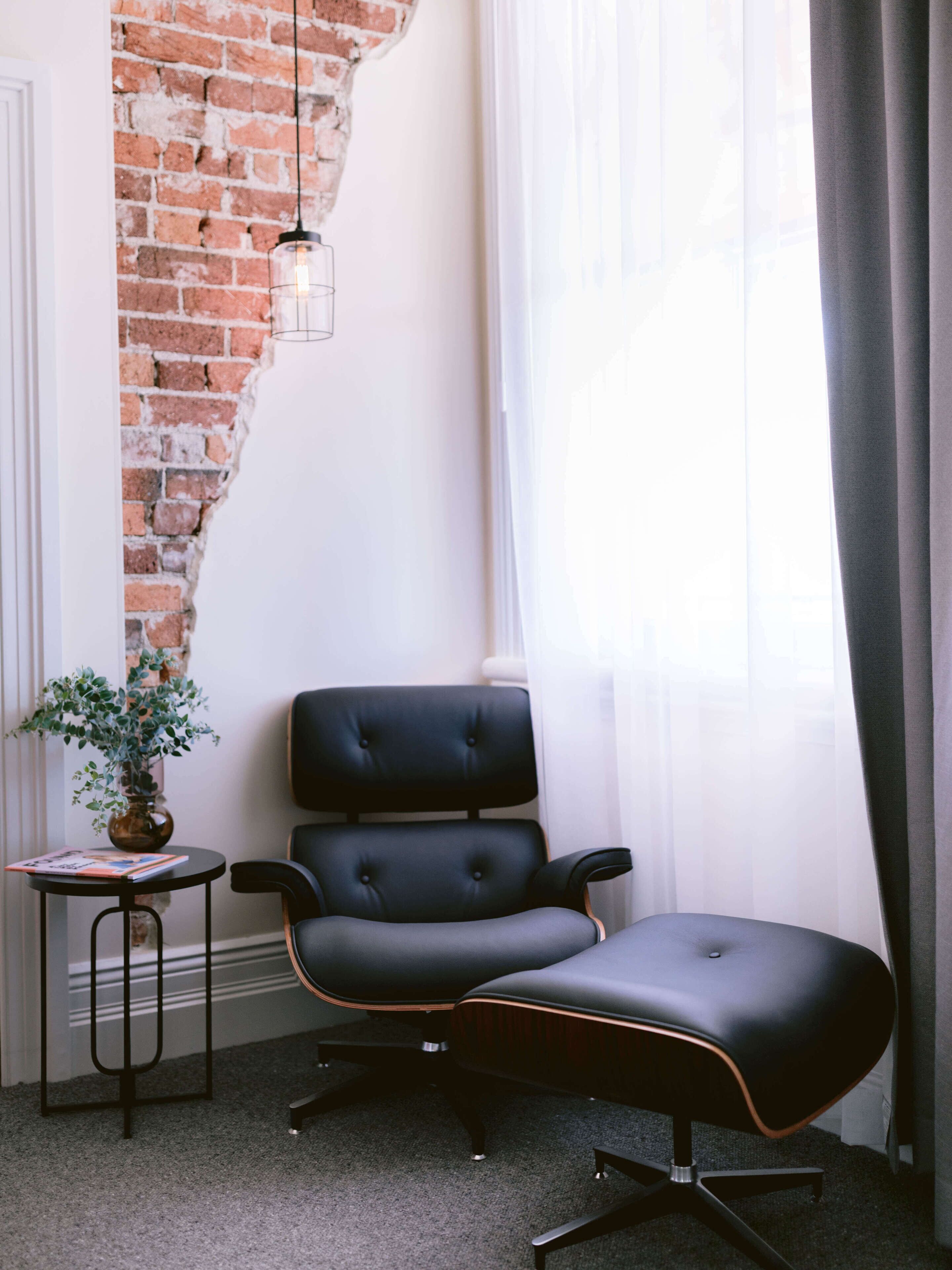 开间, 1 张特大床, 阳台 | 起居区 | 40-英寸智能电视（配备数码频道）、电视、Netflix