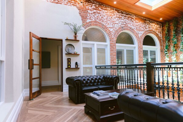 Interior - Oxford on Otho (Inverell)