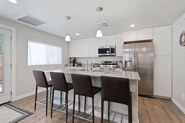 Coffee/tea maker, fridge, microwave, oven