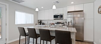 1Bed/bath Casita. Quiet downtown neighborhood with washer/dryer and parking