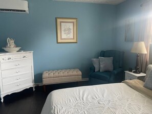 3 camere, materassi in memory foam, una scrivania, ferro/asse da stiro