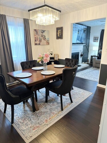 5 min to Downtown C'ville, 3b/2b Comfortable!