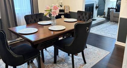 5 min to Downtown C'ville, 3b/2b Comfortable!