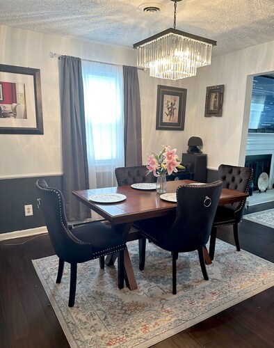 5 min to Downtown C'ville, 3b/2b Comfortable!