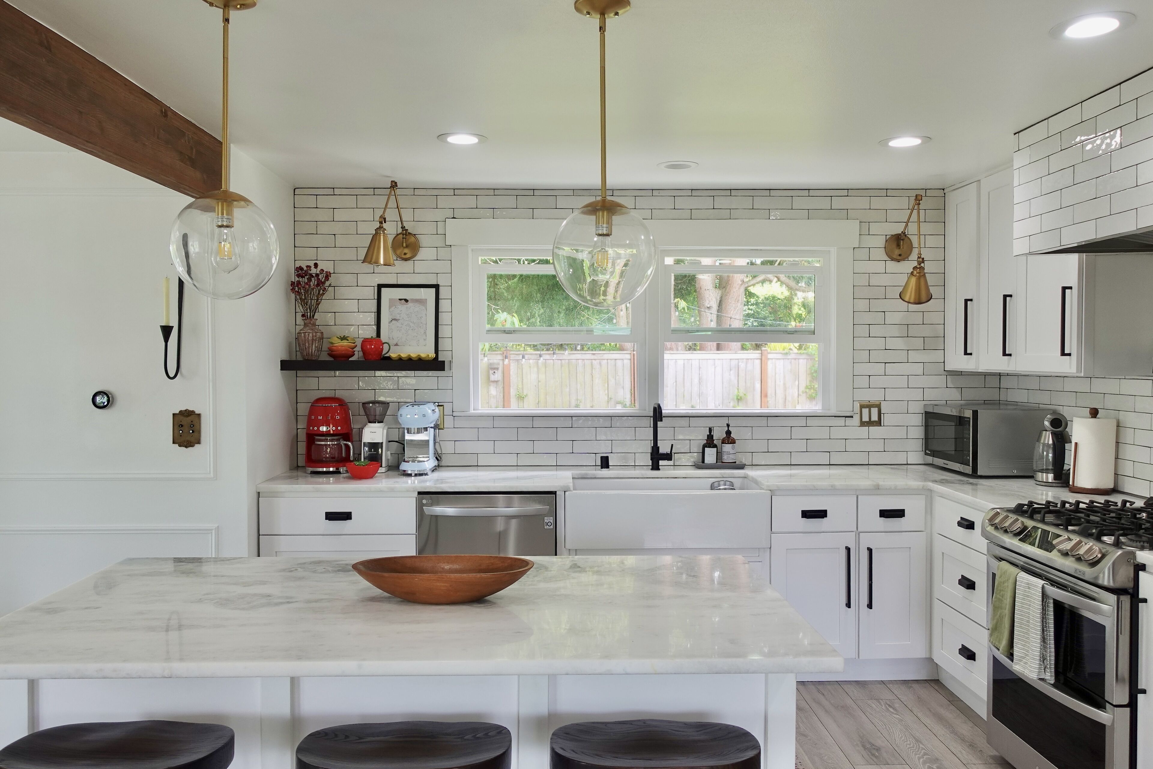 Seattle Lighthaus: 4BR Retreat, Entire Property with Luxurious Amenities! ✨