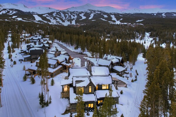 Exterior - Gondola in/out at Nordic Retreat – WOW Views, Private Hot Tub, walk to Gondola! (Breckenridge)