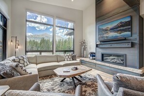 TV, fireplace - Gondola in/out at Nordic Retreat – WOW Views, Private Hot Tub, walk to Gondola! (Breckenridge)