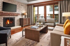 TV, fireplace, DVD player